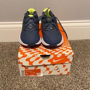 Nike renew run size 4Y